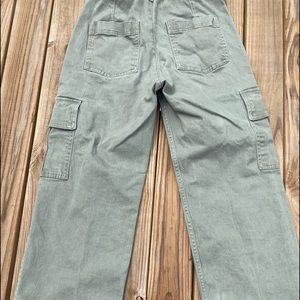 Green junior cargo pants from Hollister size XS!